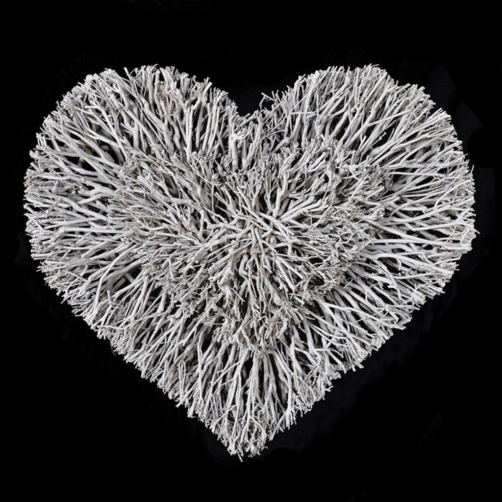 HUQ017 Double Heart White Twig Wall Decoration