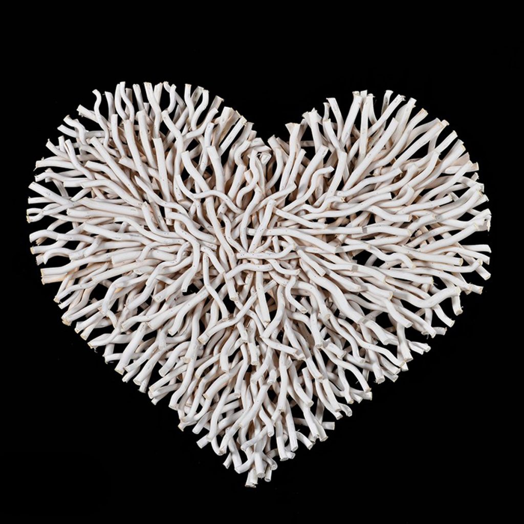 HUQ018 White Heart Twig Branch Wall Decoration