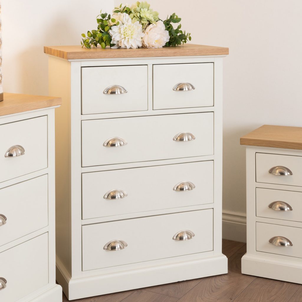 19334-a Farmhouse Style White 5 Drawer Chest