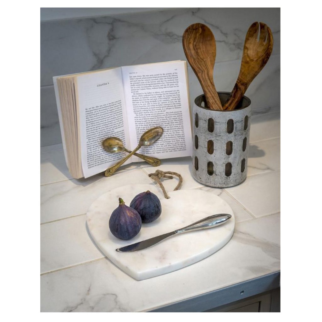 16SS19 Large Heart White Marble Chopping Board